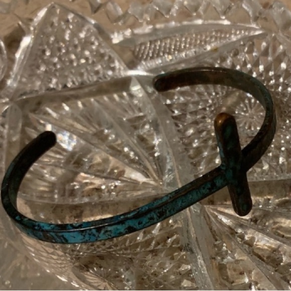 NWT 🌹Rustic jewelry design.. This piece is a turquoise Cross cuff style bracelet - Picture 9 of 15